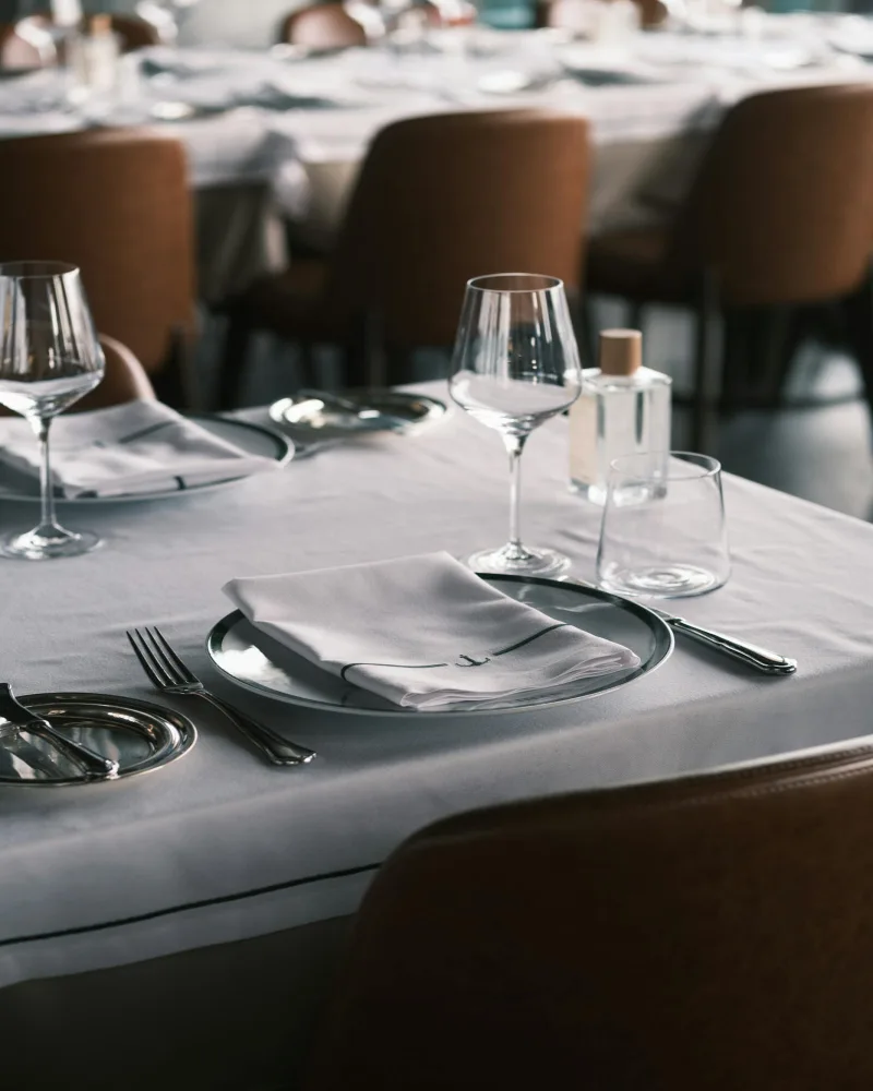 Herramientas de servicio de mesa, bandeja y cubertería