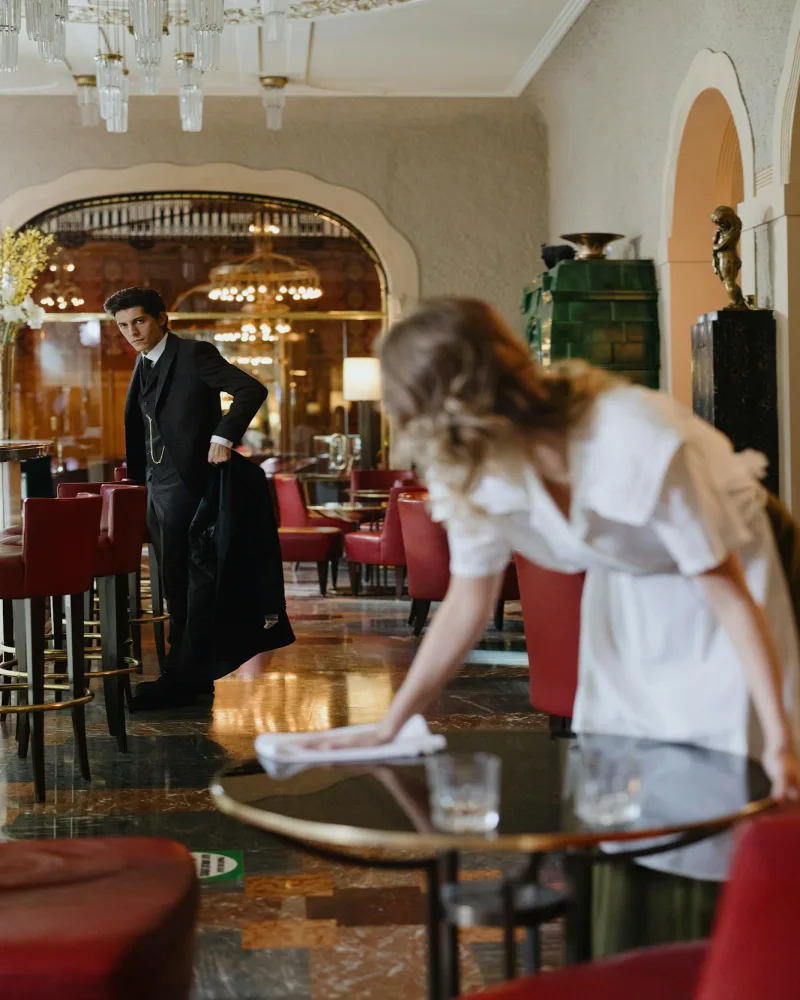 Restaurante elegante con servicio impecable