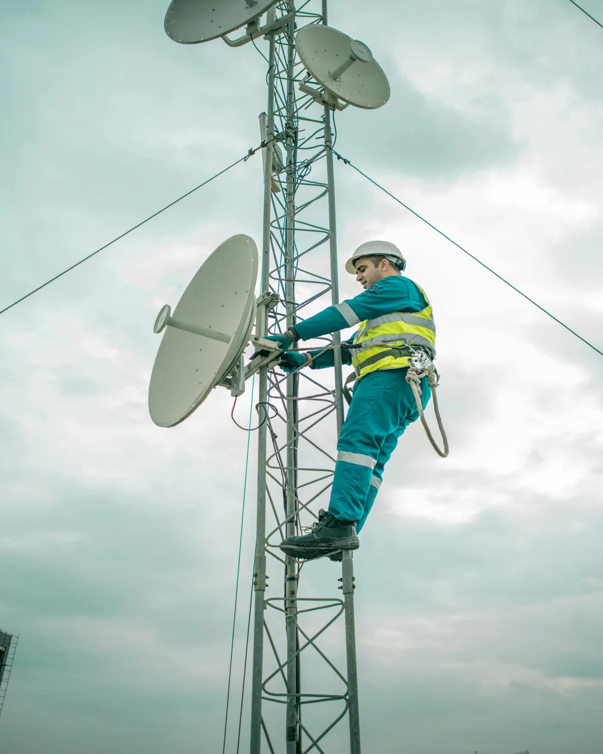 Instalación de antena y equipos de comunicación inalámbrica