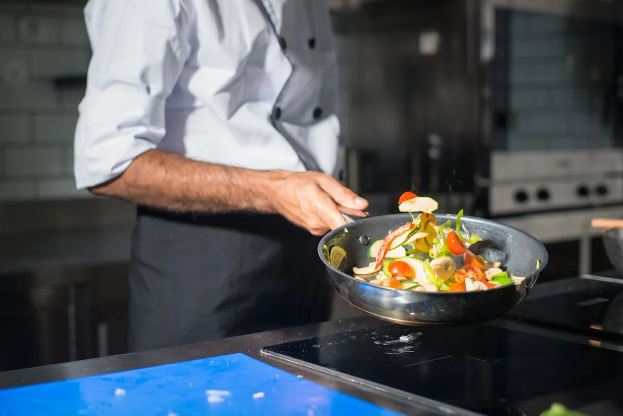 Técnicas de cocina colombiana con ingredientes frescos