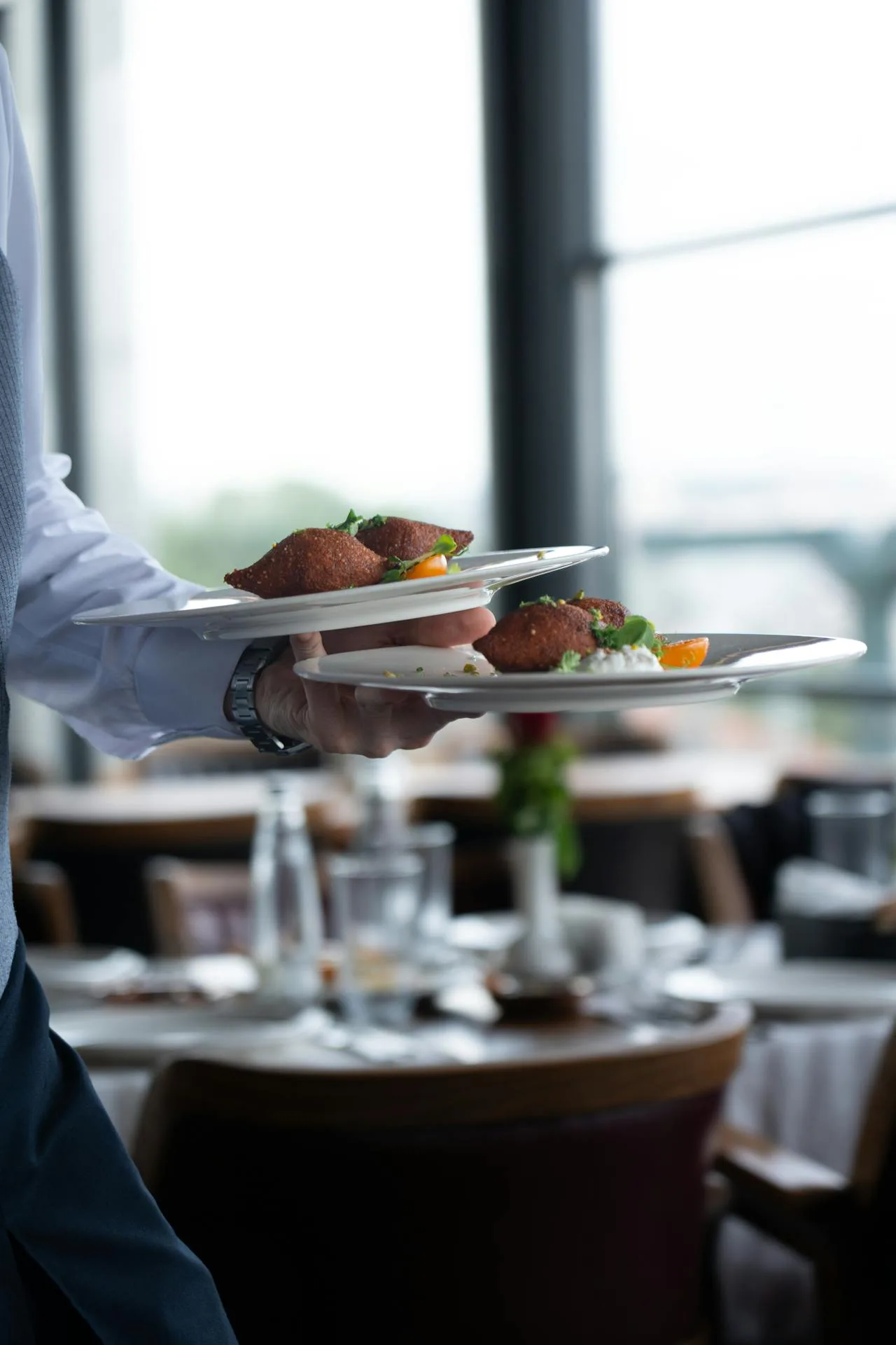 Servicio al cliente en restaurante con atención personalizada