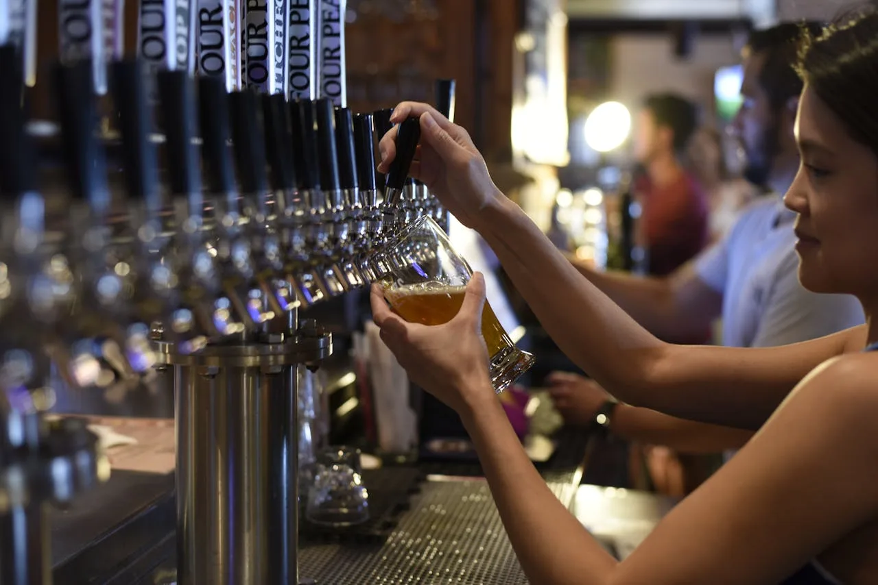 Servicio de vinos y maridaje en restaurante